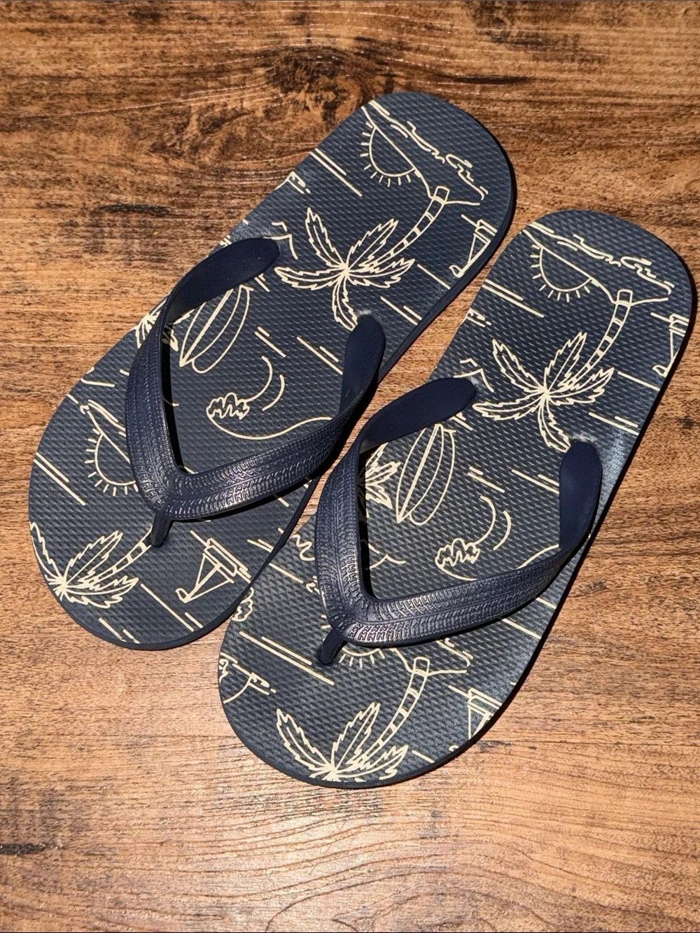 Children’s place Navy Palm-Logo Flip Flops size 5/6 big kids